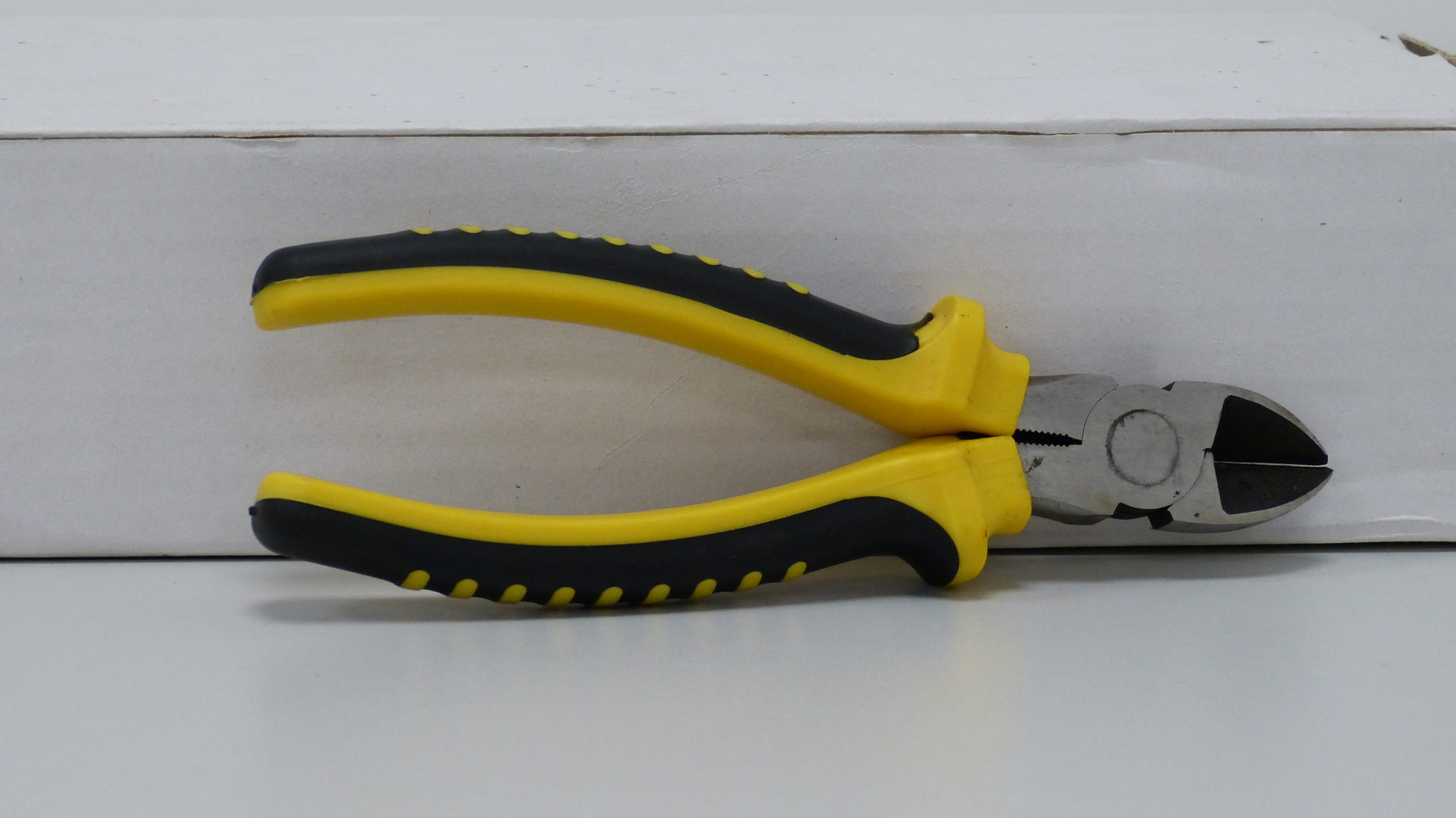 Plier DiagonalCut HeavyDuty Plastic Covered Handle 150Mm Top